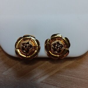Vintage Trifari gold tone 3D rose bud clip on earrings